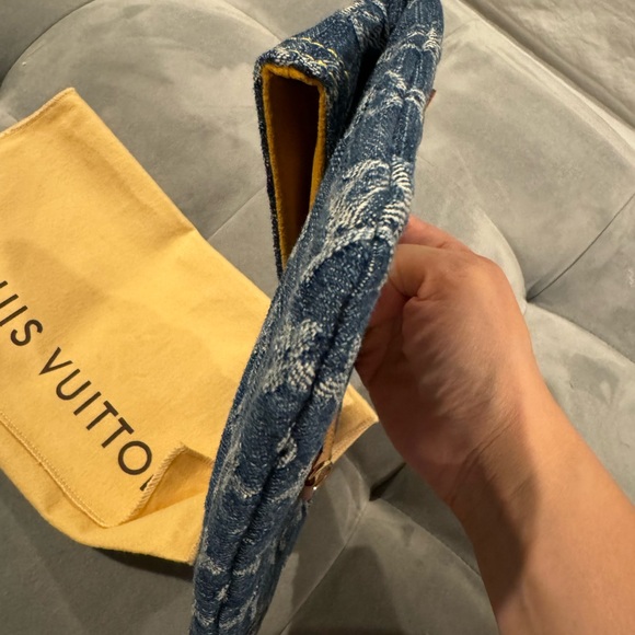 Louis Vuitton Blue Denim Monogram Clutch Push Lock Pochette Plat - Picture 7 of 16